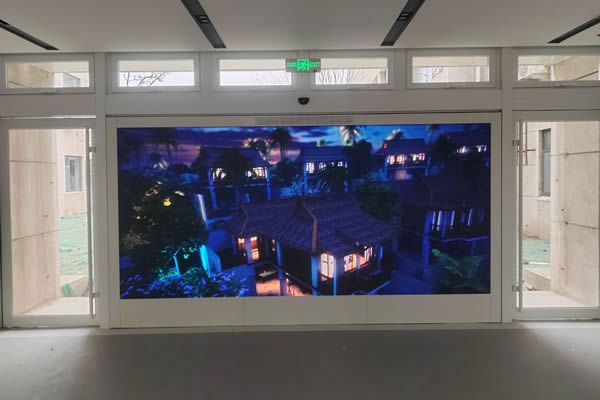 酒店使用LED顯示屏好，還是液晶拼接屏好？
