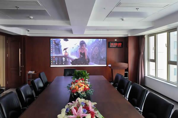 學(xué)校會議室大屏使用投影機好，還是LED顯示屏好？